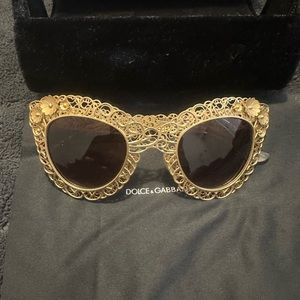 Beautiful sunglasses Dolce & Gabbanna gold color, as new, only use them twice!